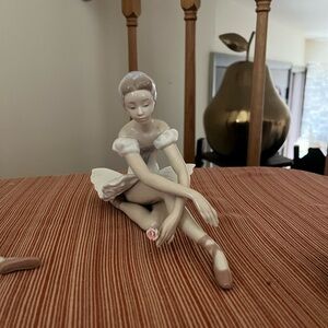 Lladro White Sculpture